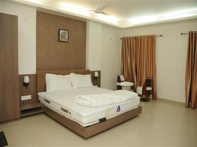 Royal Inn Ankleshwar Екстер'єр фото